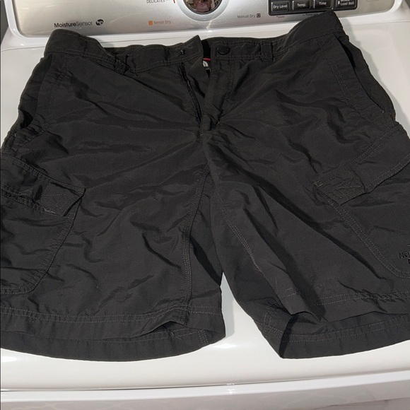 Men's The North Face Nylon Cargo Shorts Charcoal Gray Size 34 EUC - Picture 1 of 4